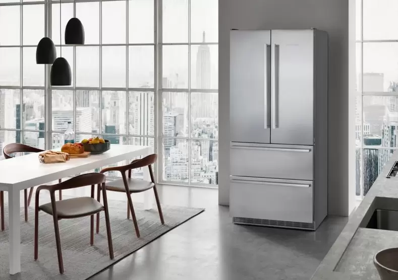 Instalarea frigiderului departe de lumina soarelui pentru a economisi energie